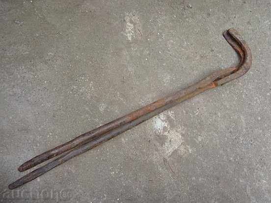 Стари ковашки клещи, ковано желязо, инструмент с цена 69.00 лв. | € 35.28