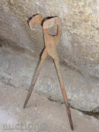 clește de fierar vechi, instrument de fier forjat