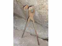 Clești vechi de fierar, fier forjat, unealtă