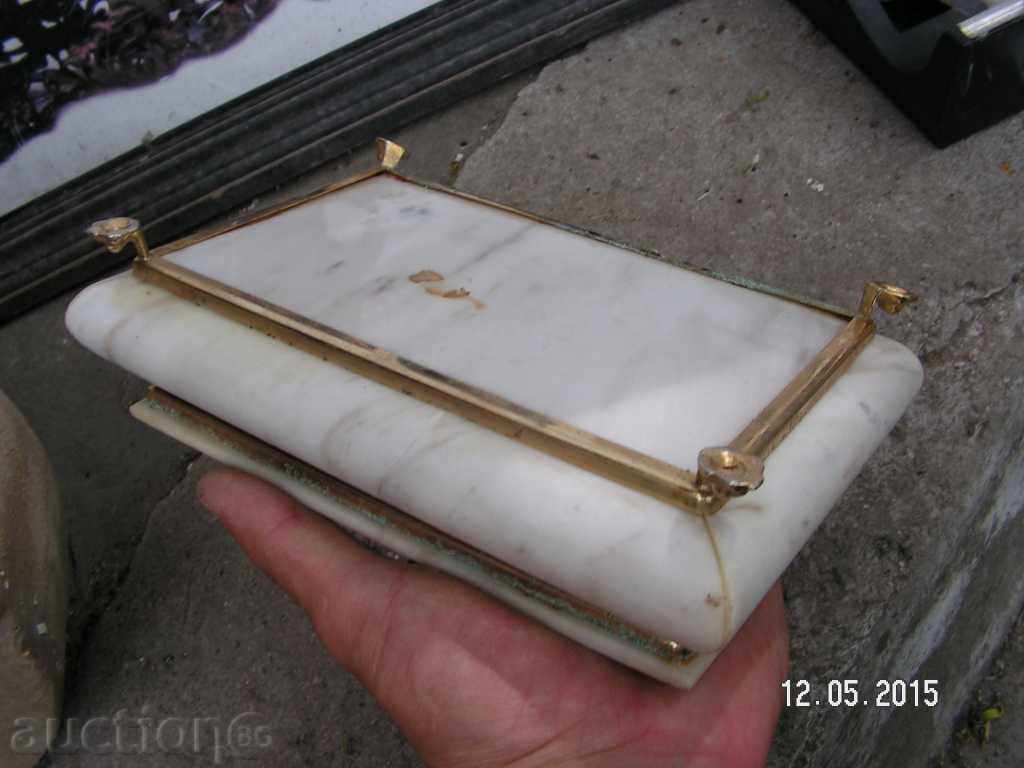 5165. BEAUTY OLD BOX SHIRT BRONZE JEWELRY with price 18.00 BGN | € 9.20 5165. BEAUTY OLD BOX SHIRT BRONZE JEWELRY with price 18.00 BGN | € 9.20