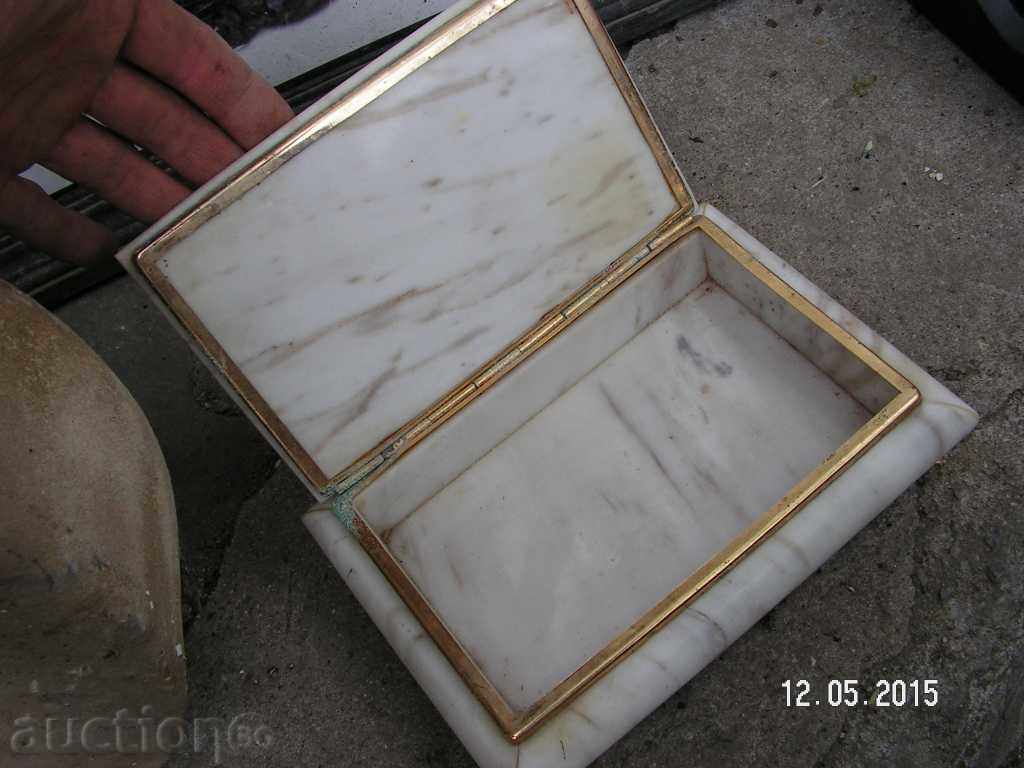 Auction 5165. BEAUTY OLD BOX SHIRT BRONZE JEWELRY Auction 5165. BEAUTY OLD BOX SHIRT BRONZE JEWELRY