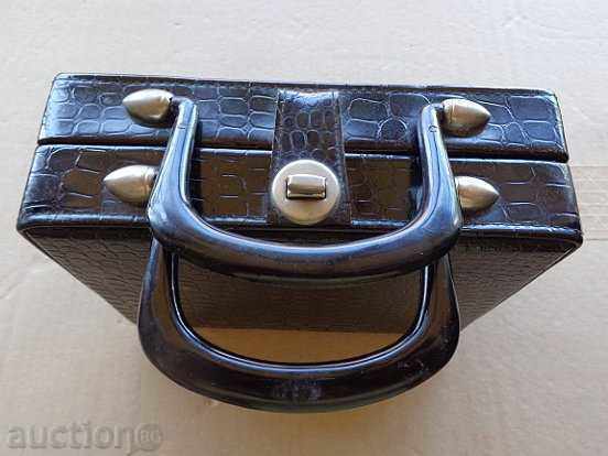 Old handbag, briefcase, suitcase, wallet with price 66.00 BGN | € 33.75 Old handbag, briefcase, suitcase, wallet with price 66.00 BGN | € 33.75