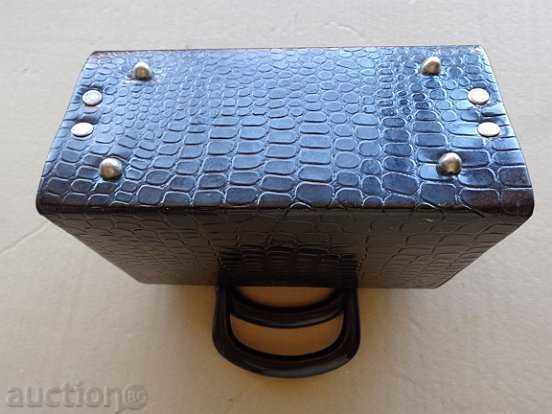 Auction Old handbag, briefcase, suitcase, wallet Auction Old handbag, briefcase, suitcase, wallet