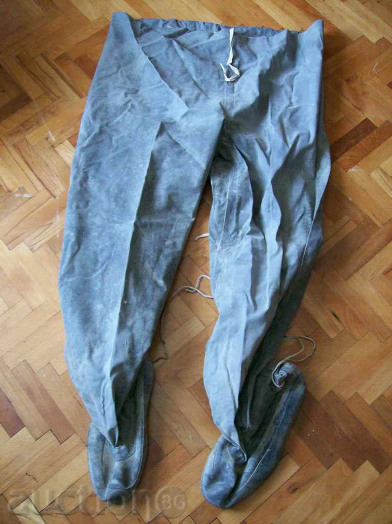 Vechile haine militare de protecție ușoară cu preț 10.00 BGN | € 5.11 Vechile haine militare de protecție ușoară cu preț 10.00 BGN | € 5.11