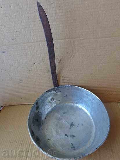 A copper pan, a copper pot, a baker - 5