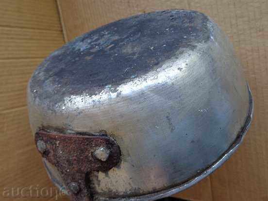 A copper pan, a copper pot, a baker - 6