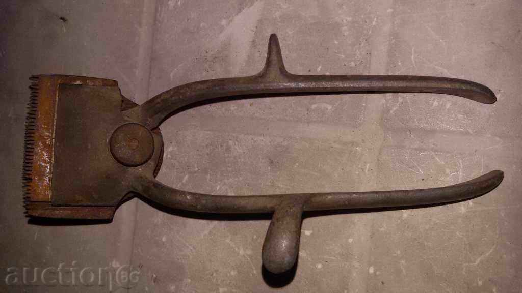 original old trimmer with price 21.00 BGN | € 10.74