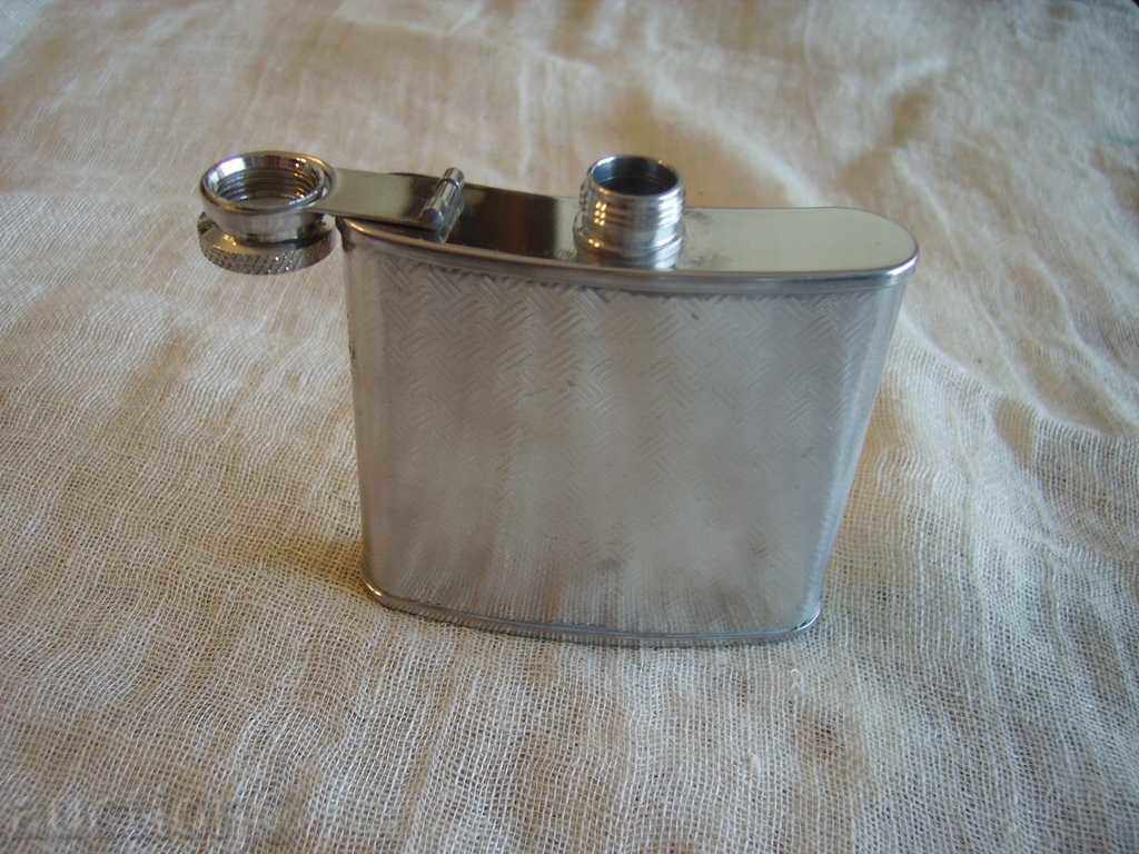 Auction I sell a metal pocket bottle for alcohol - 200 ml. Auction I sell a metal pocket bottle for alcohol - 200 ml.