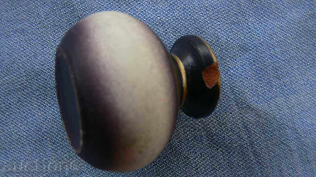 μικρό βάζο με τιμή 5.00 BGN | € 2.56 μικρό βάζο με τιμή 5.00 BGN | € 2.56