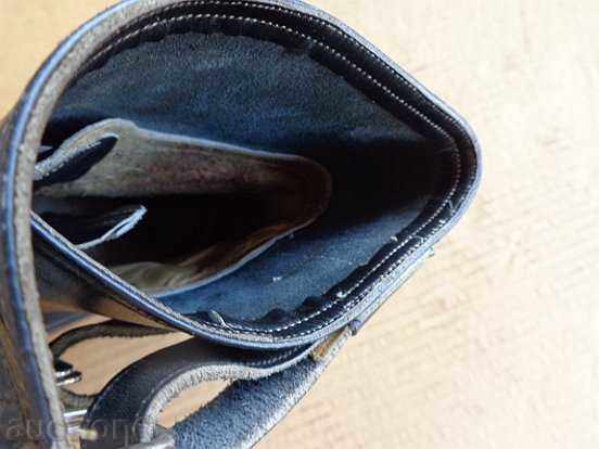 Auction  Ministerial shoes, wounded socks, boots, cubs, half-bats