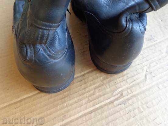 Delivery of Ministerial shoes, wounded socks, boots, cubs, half-bats