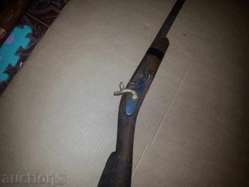 Old rifle with missing parts - 5