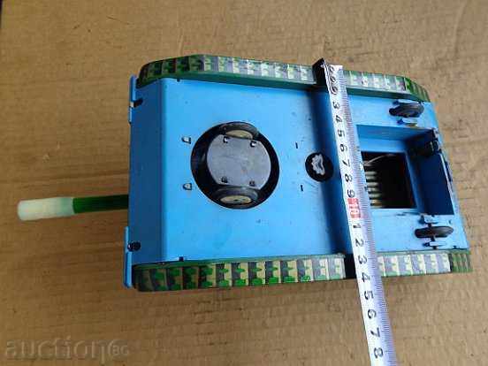 Delivery of Child toy tank toy Delivery of Child toy tank toy