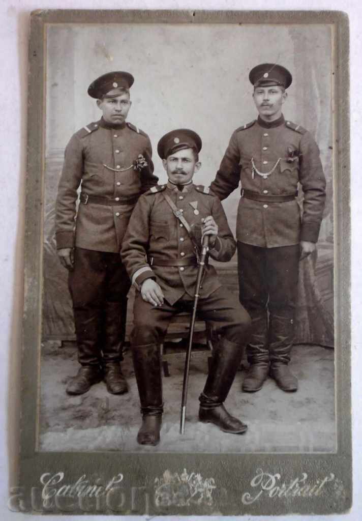 OLD FOTOGRAFIE - carton - ofițeri, medalii, sabii, uniforme