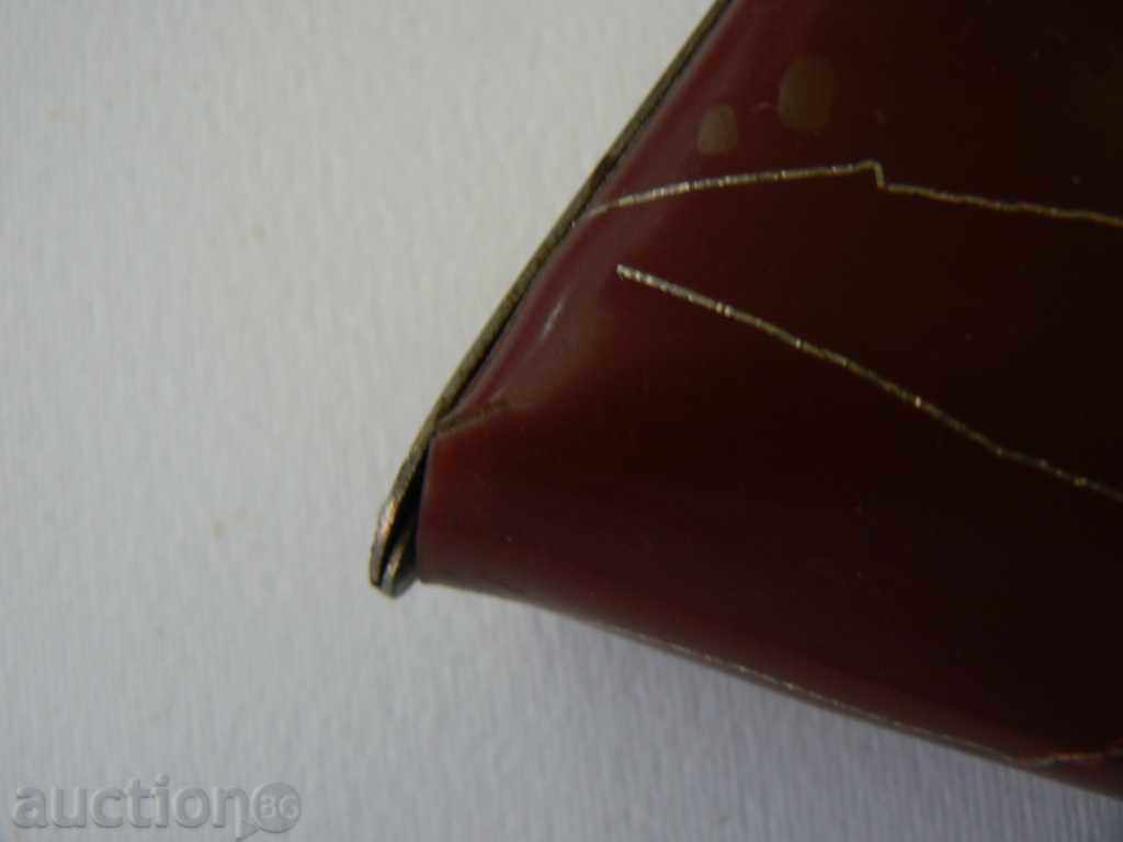 Old spectacle case with price 10.00 BGN | € 5.11 Old spectacle case with price 10.00 BGN | € 5.11