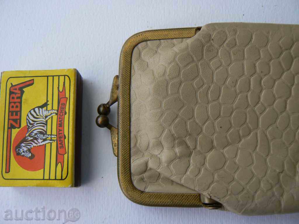 Old case for glasses or purses with price 10.00 BGN | € 5.11 Old case for glasses or purses with price 10.00 BGN | € 5.11