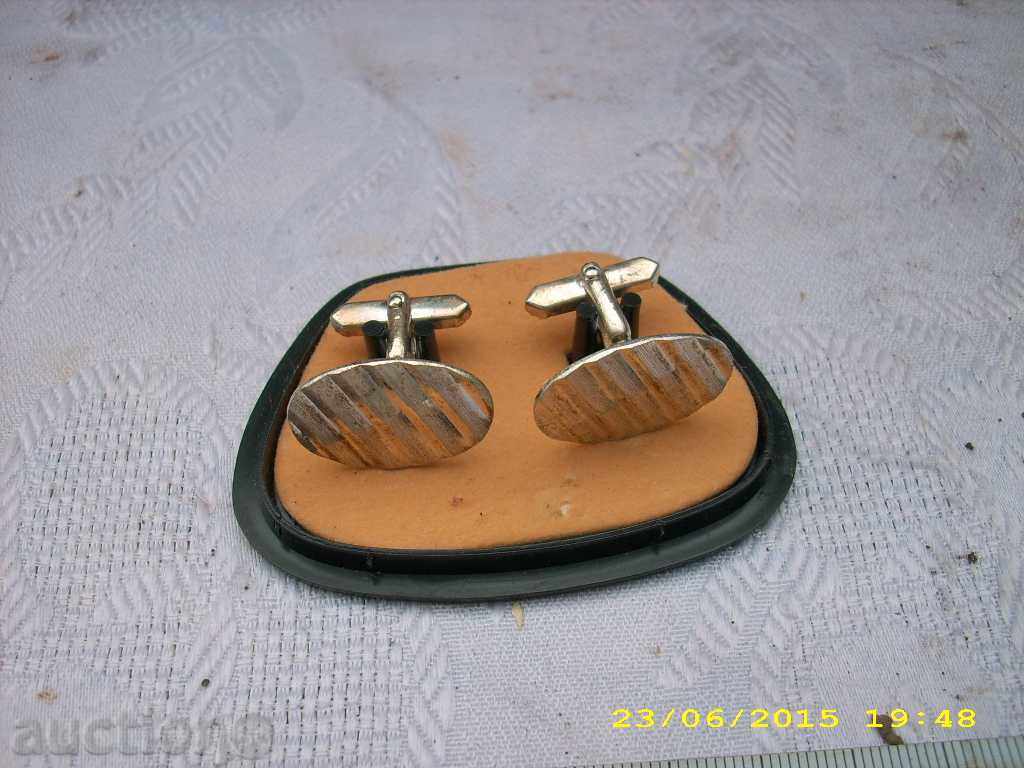 OLD HANDS WONDERFUL with price 6.99 BGN | € 3.57