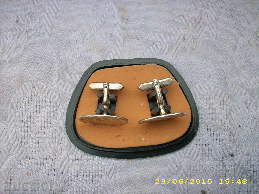 Auction  OLD HANDS WONDERFUL