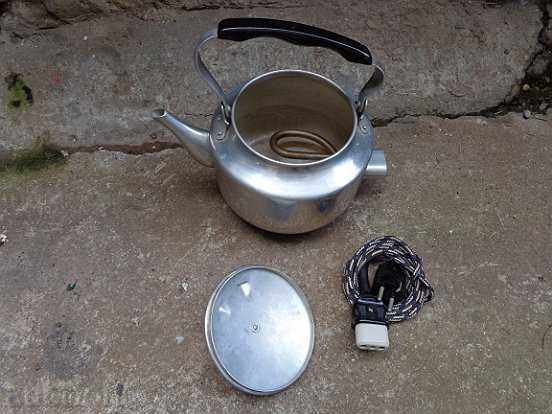 Auction Electric teapot with cable from the 70s USSR Auction Electric teapot with cable from the 70s USSR