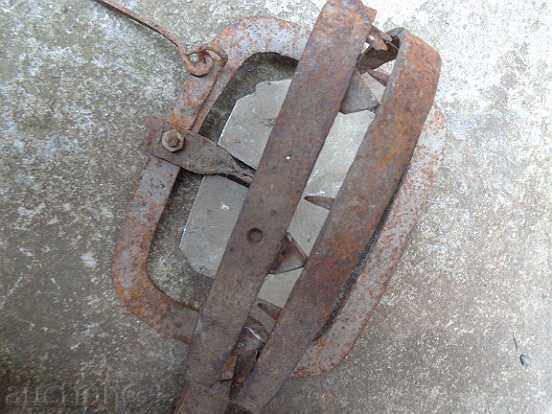 Vintage hand forged trap with price 48.00 BGN | € 24.54 Vintage hand forged trap with price 48.00 BGN | € 24.54