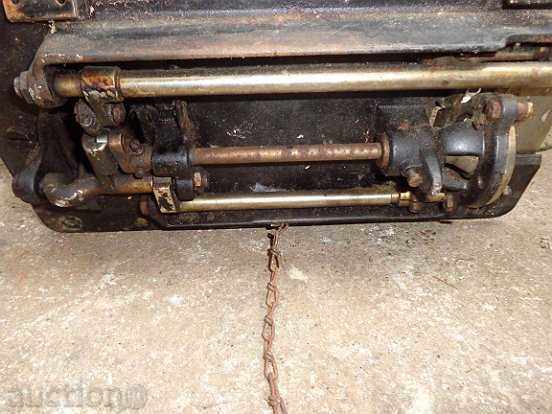 Delivery of Old sewing machine "BATH" Delivery of Old sewing machine "BATH"