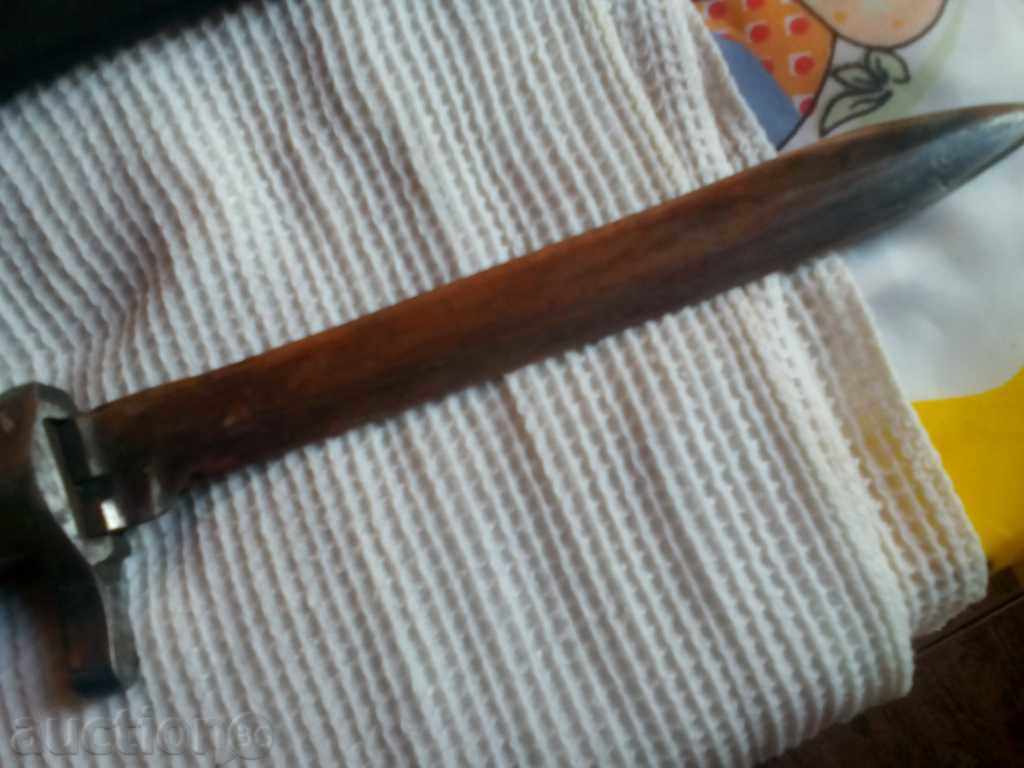 Delivery of chopped blade bayonet