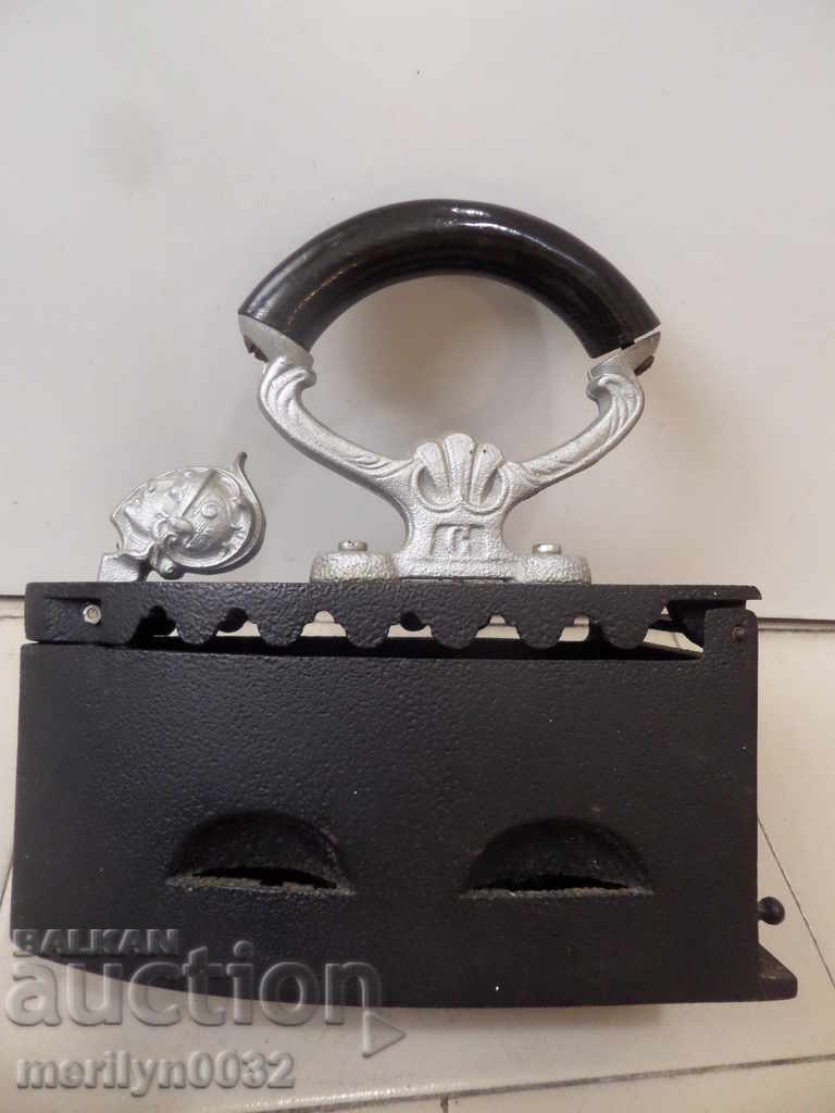 Παλιά σιδήρου στην πυρκαγιά με τιμή 69.00 BGN | € 35.28 Παλιά σιδήρου στην πυρκαγιά με τιμή 69.00 BGN | € 35.28