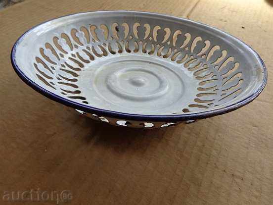 Enamelled container, panner, colander, fruit bowl, pan - 6 Enamelled container, panner, colander, fruit bowl, pan - 6