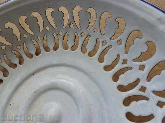 Enamelled container, panner, colander, fruit bowl, pan - 7 Enamelled container, panner, colander, fruit bowl, pan - 7