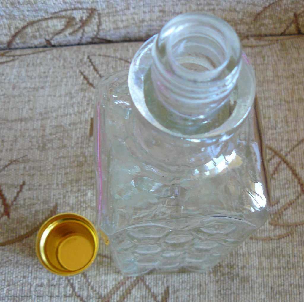 Bottle with a cup with price 5.00 BGN | € 2.56