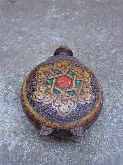 Auction An old pyrographic vase, a bathtub, a wooden paving Auction An old pyrographic vase, a bathtub, a wooden paving