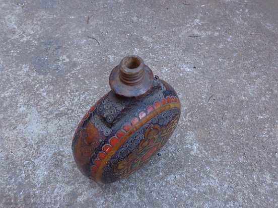 Delivery of An old pyrographic vase, a bathtub, a wooden paving Delivery of An old pyrographic vase, a bathtub, a wooden paving