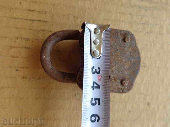 Auction Old padlock, coffer, catan, latch Auction Old padlock, coffer, catan, latch