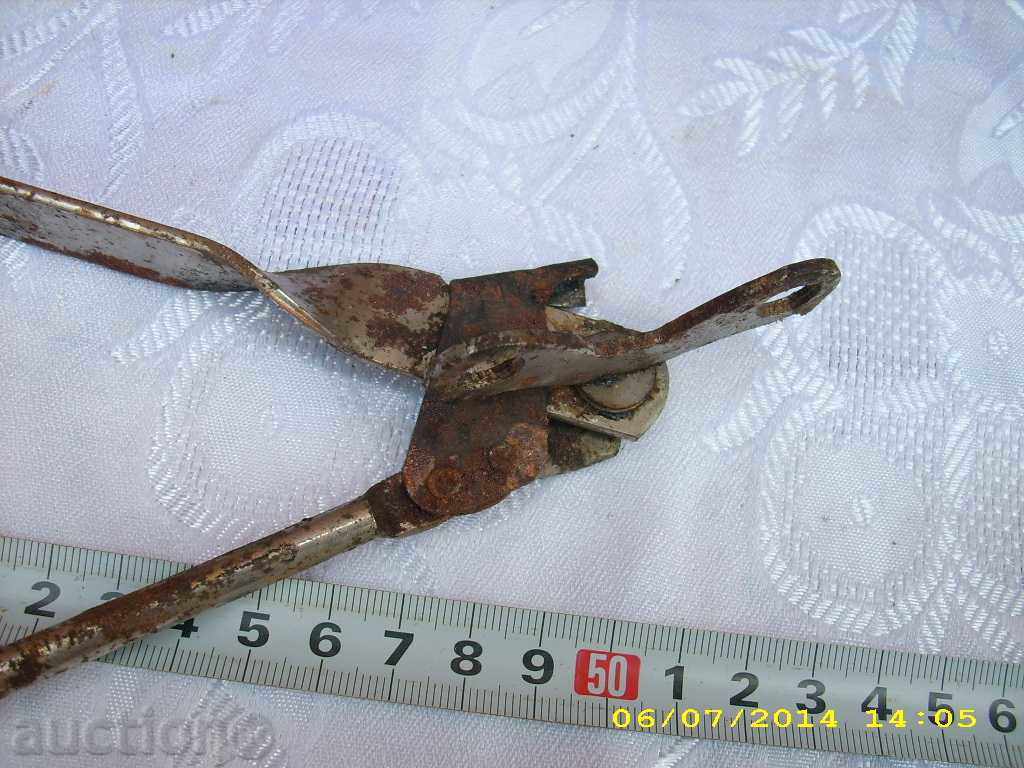 Delivery of Tool / handle for opening jars and bottles