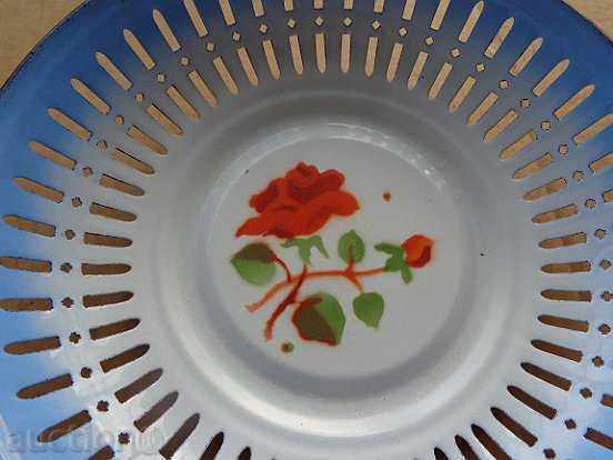 Enamelled household pot, fruit bowl, bread pan, colander with price 46.00 BGN | € 23.52