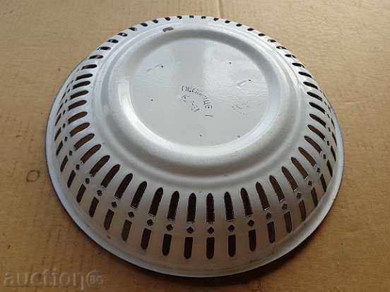 Delivery of Enamelled household pot, fruit bowl, bread pan, colander