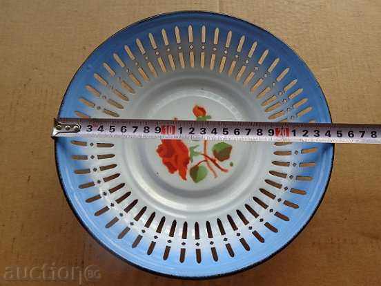 Enamelled household pot, fruit bowl, bread pan, colander - 5