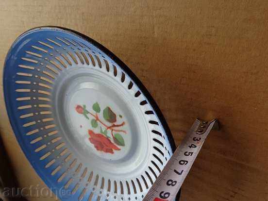 Enamelled household pot, fruit bowl, bread pan, colander - 6