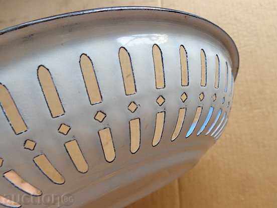 Enamelled household pot, fruit bowl, bread pan, colander - 7