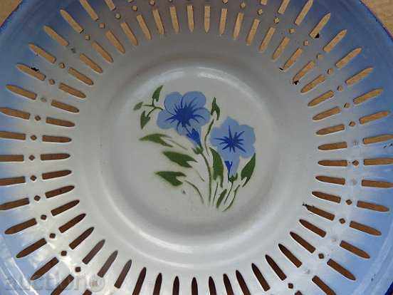 Enamelled household pot, fruit bowl, bread pan, colander - 7 Enamelled household pot, fruit bowl, bread pan, colander - 7