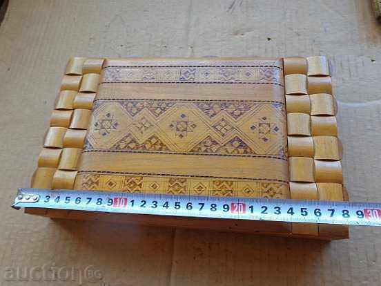 Livrarea Cutie de bijuterii din lemn pirograf Livrarea Cutie de bijuterii din lemn pirograf