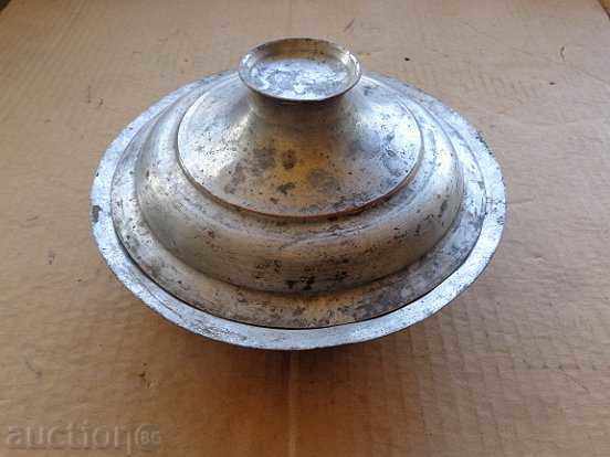 Auction Tinned Sahan with a lid, a copper bowl, a baker, a bowl Auction Tinned Sahan with a lid, a copper bowl, a baker, a bowl