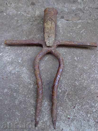 Συσκευές, τα εργαλεία, σφυρήλατο σίδερο με τιμή 34.00 BGN | € 17.38 Συσκευές, τα εργαλεία, σφυρήλατο σίδερο με τιμή 34.00 BGN | € 17.38