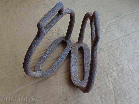 Delivery of Iron stirrups, spurs, saddle, cavalry Delivery of Iron stirrups, spurs, saddle, cavalry