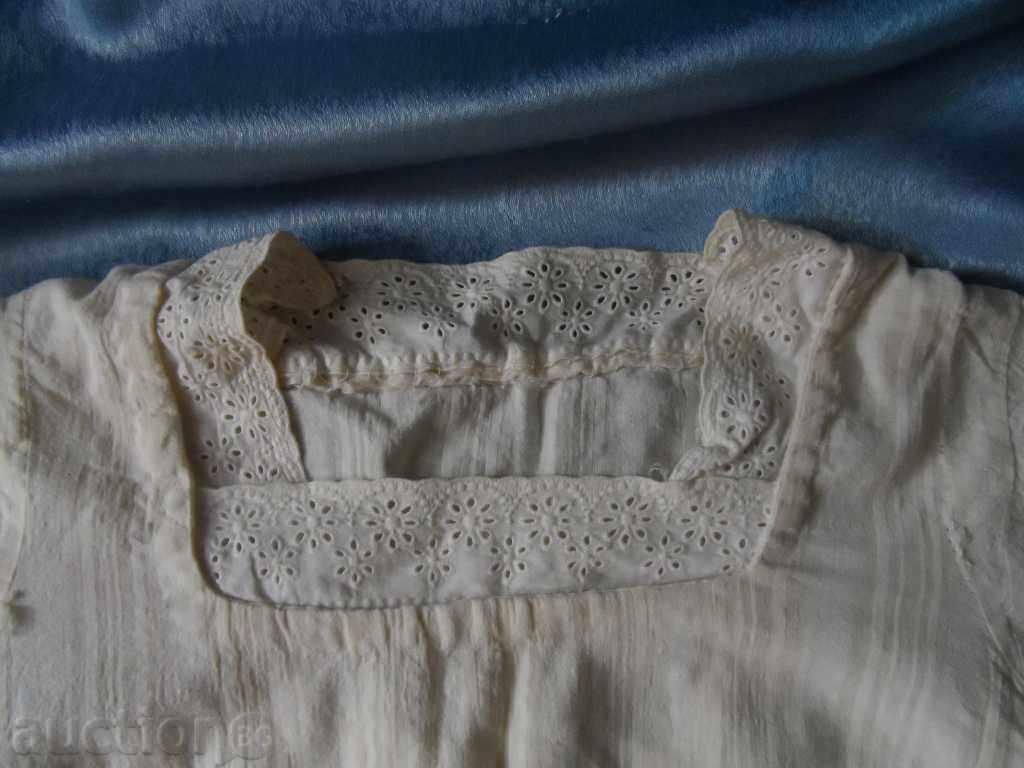 Cămașă Kenarana pentru femei cu preț 40.00 BGN | € 20.45 Cămașă Kenarana pentru femei cu preț 40.00 BGN | € 20.45