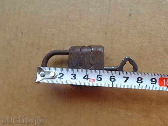 Auction Old padlock with key, suitcase, latch, lock, padlock Auction Old padlock with key, suitcase, latch, lock, padlock