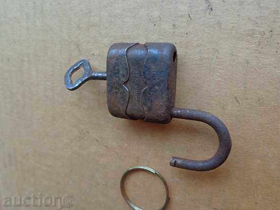Delivery of Old padlock with key, suitcase, latch, lock, padlock Delivery of Old padlock with key, suitcase, latch, lock, padlock