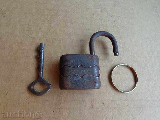 Old padlock with key, suitcase, latch, lock, padlock - 6 Old padlock with key, suitcase, latch, lock, padlock - 6