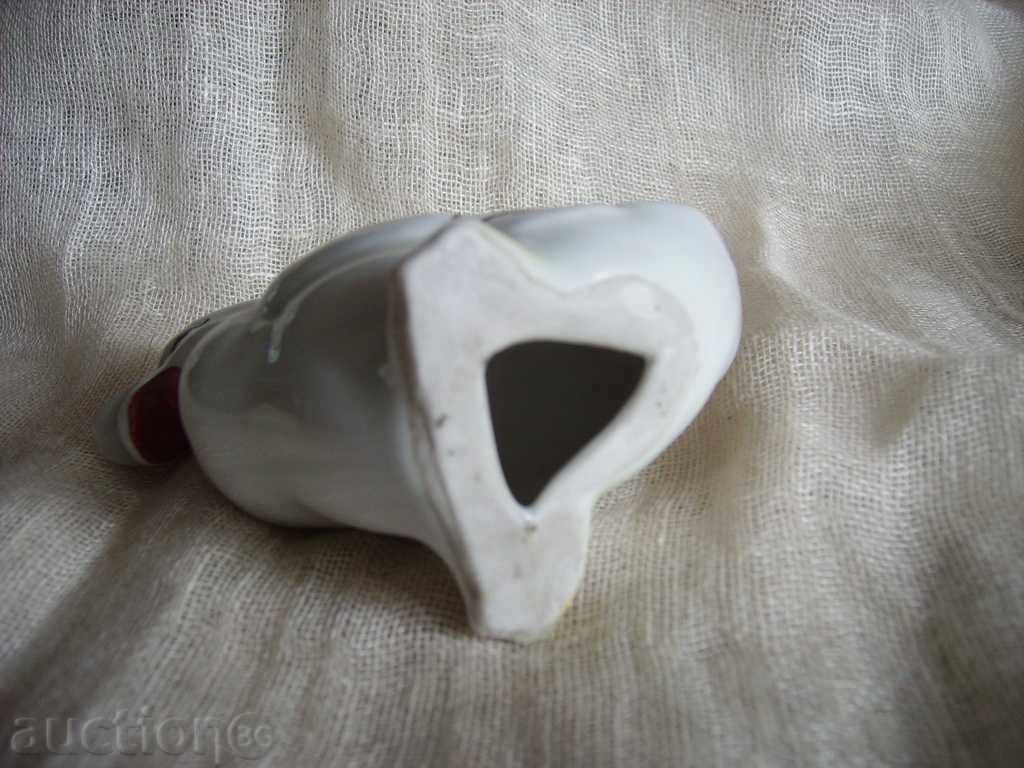 Доставка на Продавам порцеланова фигурка Доставка на Продавам порцеланова фигурка