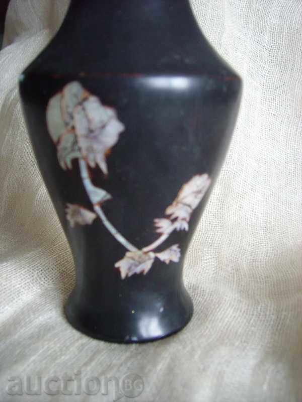 I'm selling a graphite vase with a mother of pearl with price 20.00 BGN | € 10.23 I'm selling a graphite vase with a mother of pearl with price 20.00 BGN | € 10.23